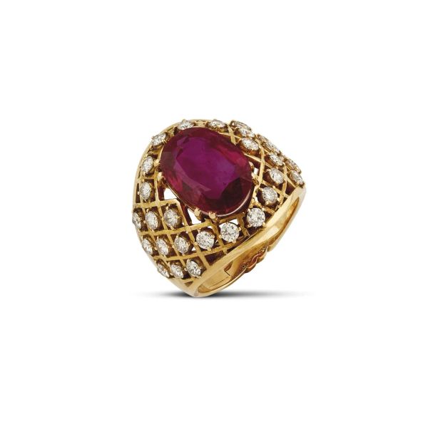 BURMESE RUBY AND DIAMOND BAND RING IN 18KT YELLOW GOLD