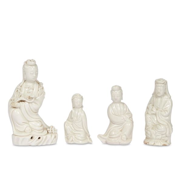 



GRUPPO DI QUATTRO FIGURE DI GUANYIN IN PORCELLANA BIANCA, CINA, SEC. XX