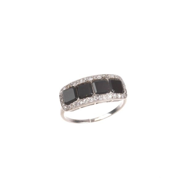 ONYX AND DIAMOND RING IN 18KT WHITE GOLD
