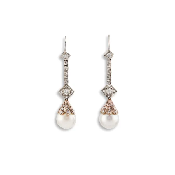 



SOUTH SEA PEARL AND DIAMOND DROP EARRINGS IN 18KT WHITE GOLD