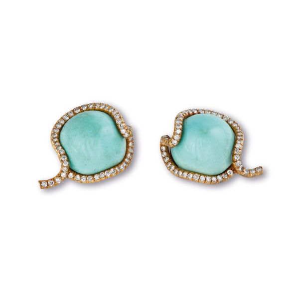 



TURQUOISE AND DIAMOND CLIP EARRINGS IN 18KT YELLOW GOLD