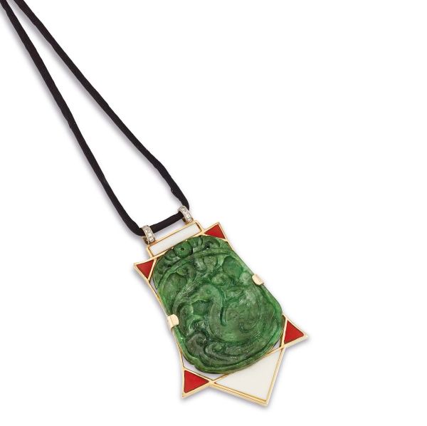 



LUNGA COLLANA CON PENDENTE 