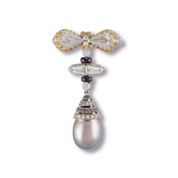 



DIAMOND AND PEARL BROOCH IN 18KT WHITE GOLD AND PLATINUM