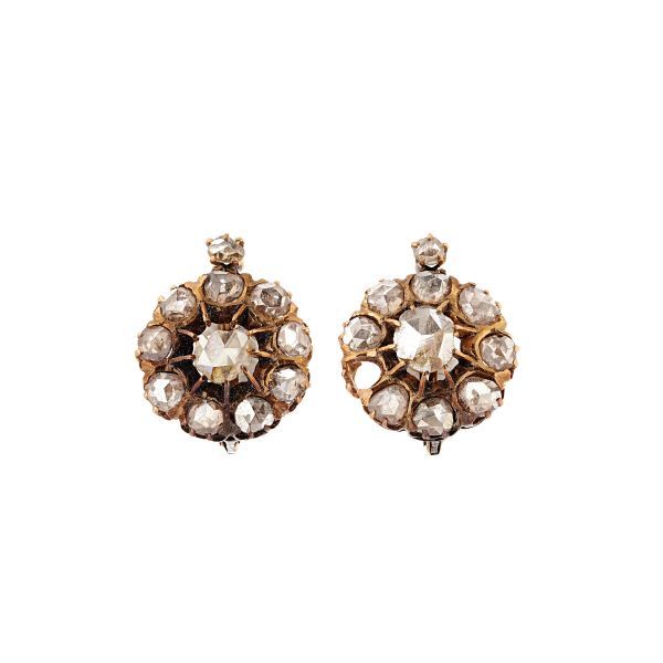 



PAIR OF DIAMOND EARRINGS