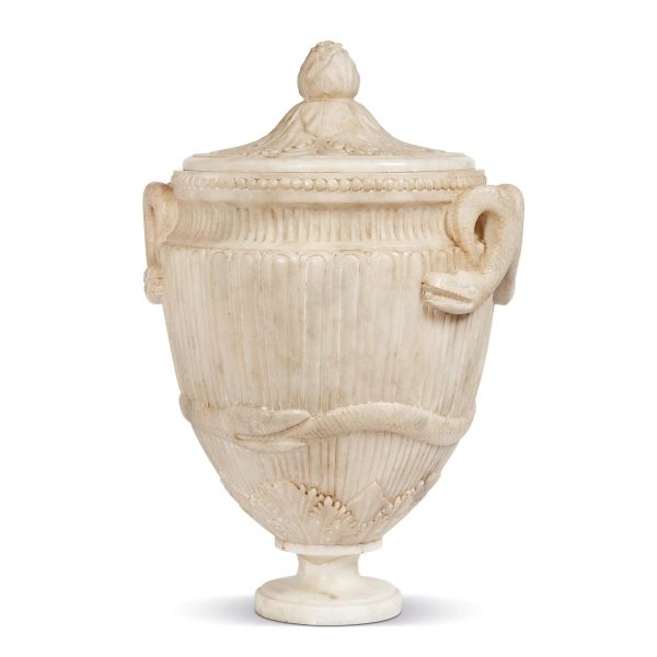 A ROMAN URNA VASE WITH LID, NEOCLASSICAL PERIOD