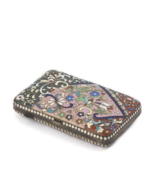 A SILVER AND ENAMEL CIGARETTE CASE, MOSCOW, BEGINNING 20TH CENTURY