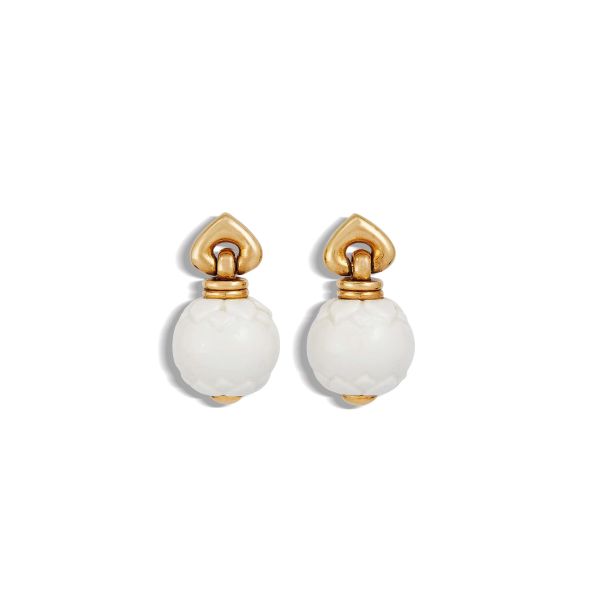 Bulgari - 



BULGARI DROP EARRINGS IN 18KT YELLOW GOLD AND WHITE RESIN