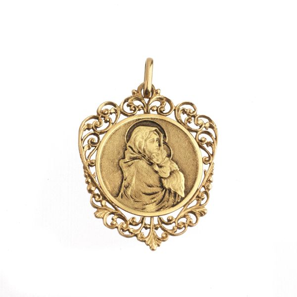 PENDANT WITH A RELIGIOUS SUBJECT IN 18KT YELLOW GOLD