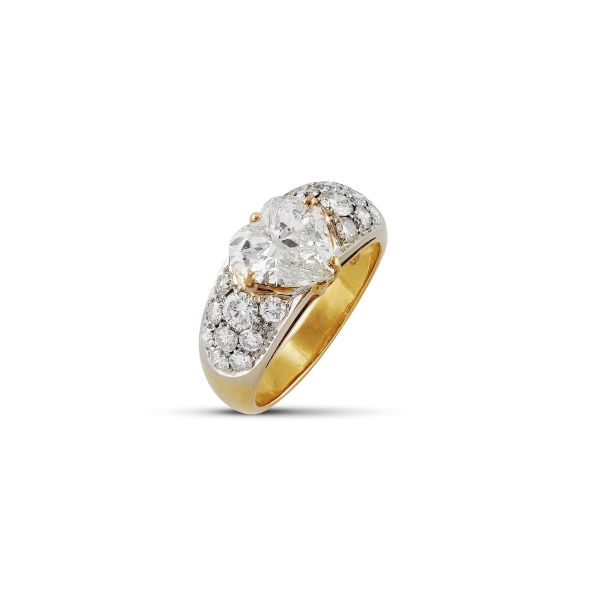 



DIAMOND RING IN 18KT YELLOW GOLD