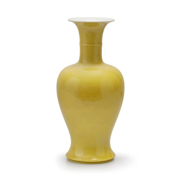 



A YELLOW GUANYIN SHAPE VASE, CHINA, QING DYNASTY, 19TH &ndash; 20TH CENTURY