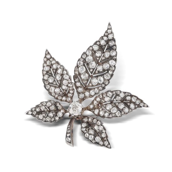 BOUCHERON SPILLA A FORMA DI FOGLIA CON DIAMANTI