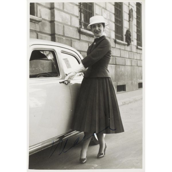 



Bella fotografia della Callas in stile &ldquo;New look&rdquo;