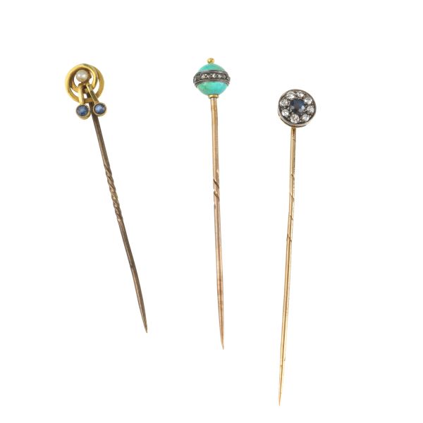 GROUP OF PINS IN GOLD AND SILVER