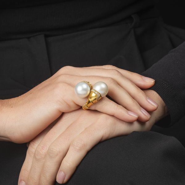 ANELLO CONTRARIE CON PERLE E DIAMANTI