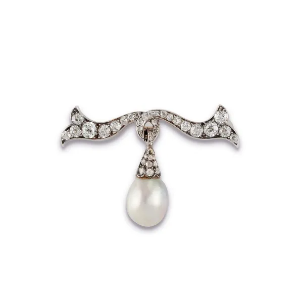 



BROOCH WITH DIAMONDS AND NATURAL PEARL