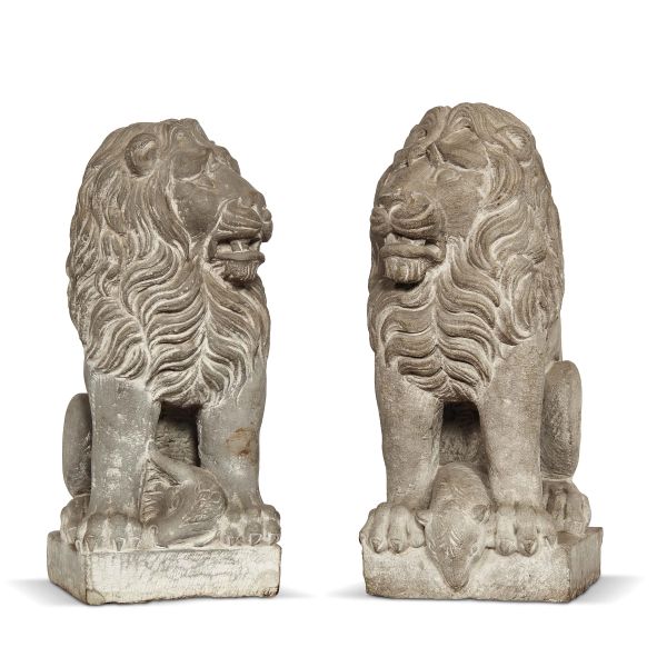 A PAIR OF CENTRAL ITALY LIONS, 15TH CENTURY