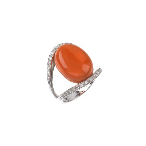 



CORAL AND DIAMOND BAND RING IN 18KT WHITE GOLD