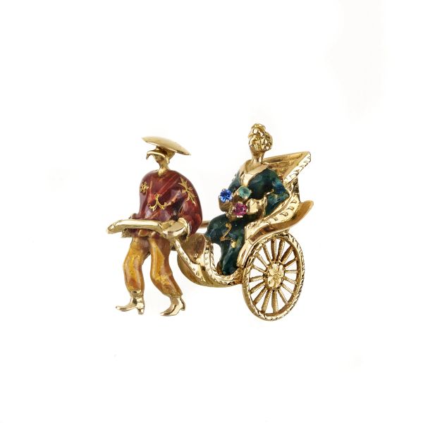 



RICKSHAW-SHAPED BROOCH IN 18KT YELLOW GOLD 