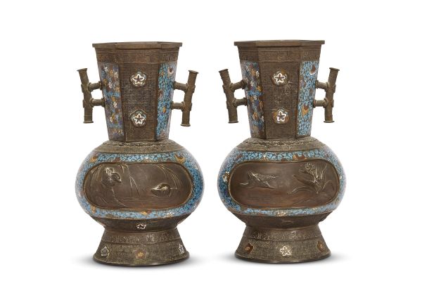 A PAIR OF VASES, JAPAN, 19TH CENTURY