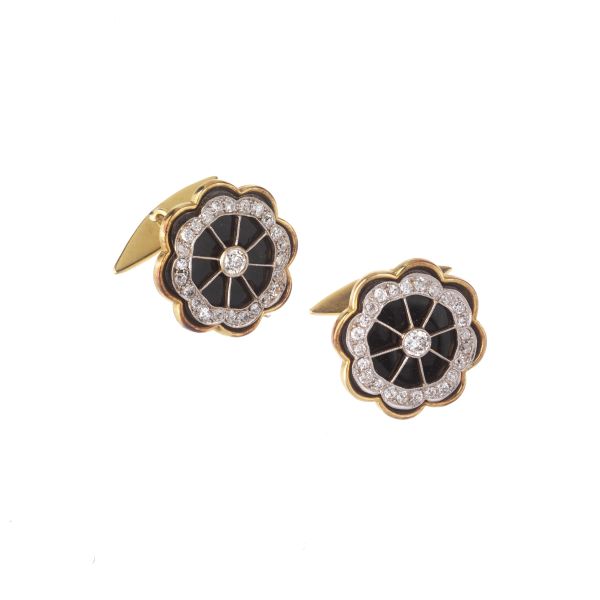 



ONYX AND DIAMOND FLORAL CUFFLINKS IN 18KT TWO TONE GOLD