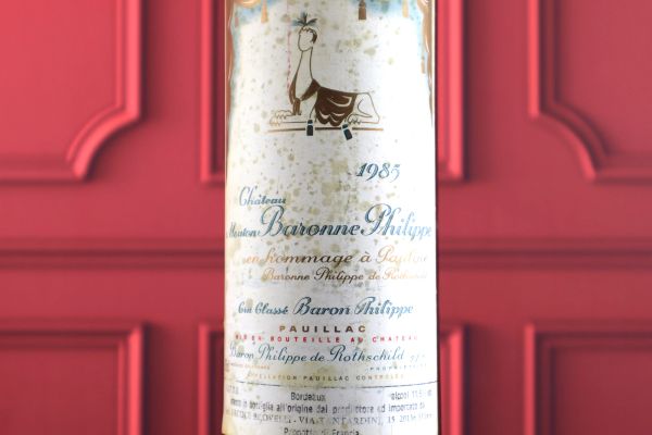 



Ch&acirc;teau Mouton Baronne Philippe en Hommage &agrave; Pauline Baronne Philippe de Rotschild 1985