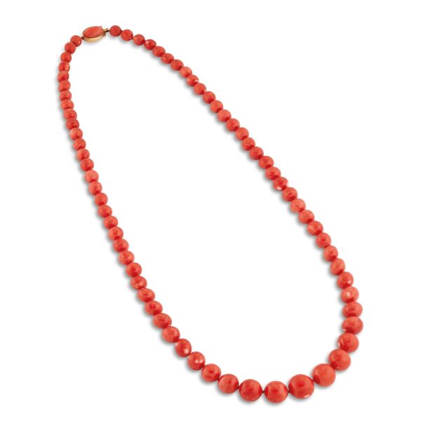 



LONG CORAL NECKLACE IN 18KT YELLOW GOLD