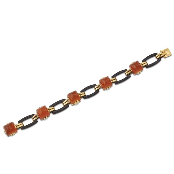 ONYX AND CARNELIAN CHAIN BRACELET IN 18KT YELLOW GOLD