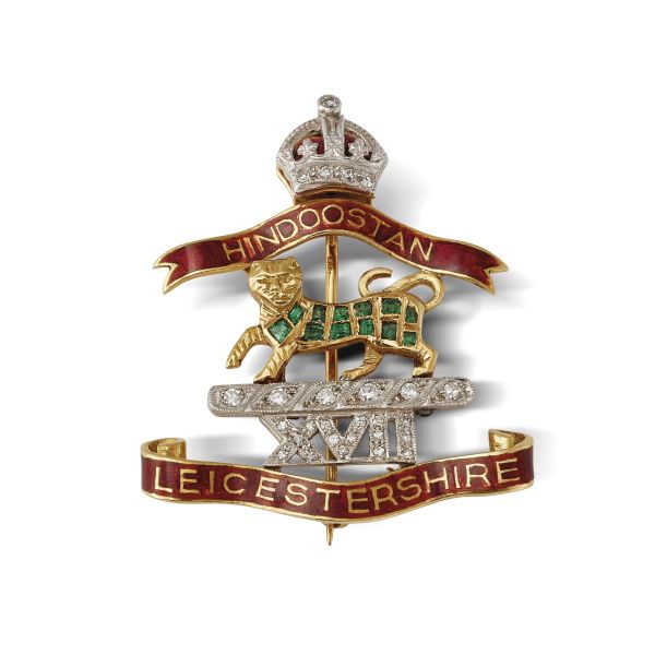 REGIMENTAL BROOCH IN 18KT TWO TONE GOLD