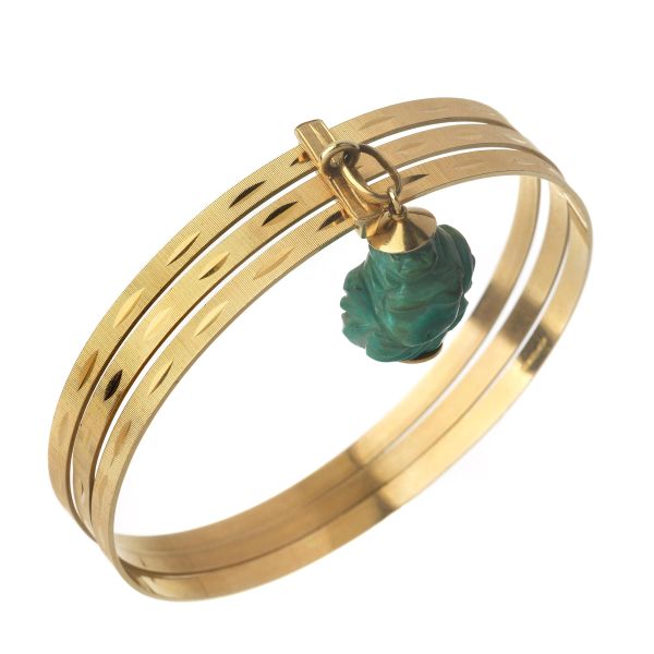 BANGLE BRACELET IN 18KT YELLOW GOLD WITH A CHARM
