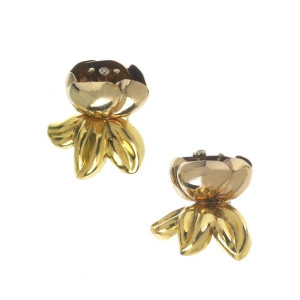 FLOWER-SHAPED EARRINGS IN 18KT YELLOW AND ROSE GOLD
