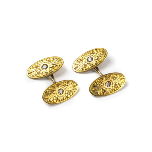 



DIAMOND CUFFLINKS IN GOLD