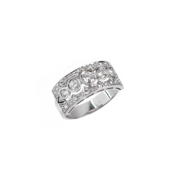 DIAMOND BAND RING IN 18KT WHITE GOLD