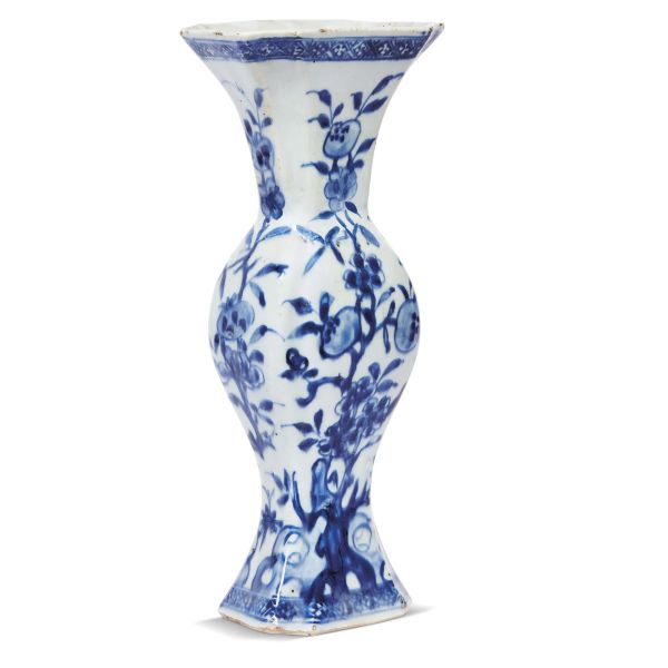 A VASE, CHINA, QING DYNASTY, 18TH CENTURY