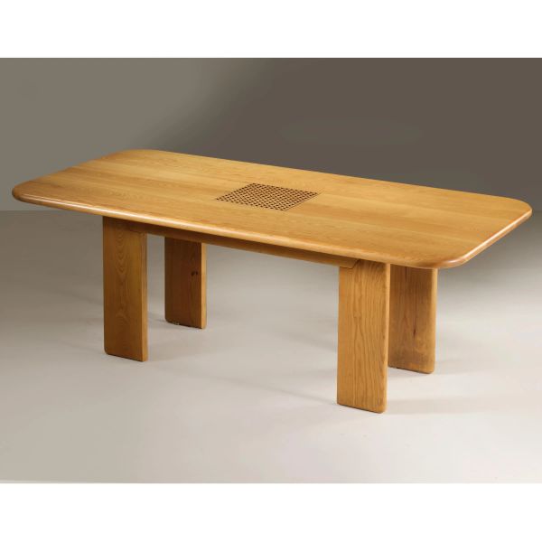 



WOODEN TABLE 