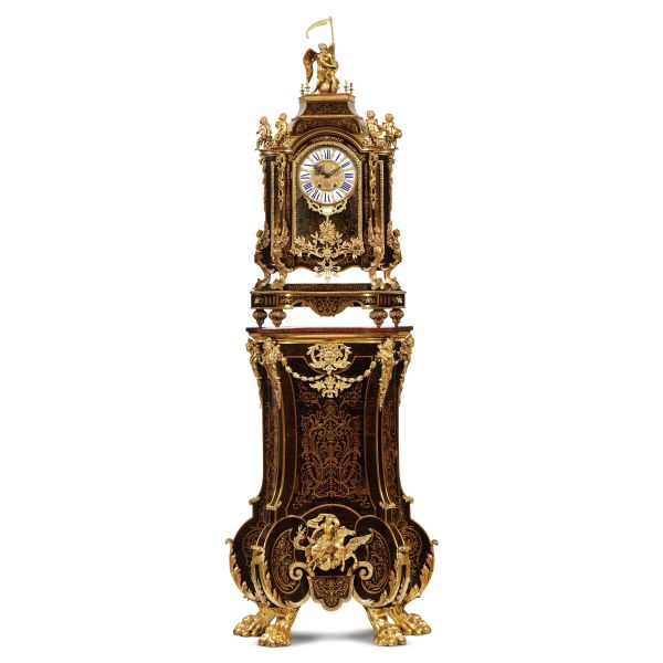 A FRENCH CLOCK WITH BASE, 18TH/19TH CENTURY