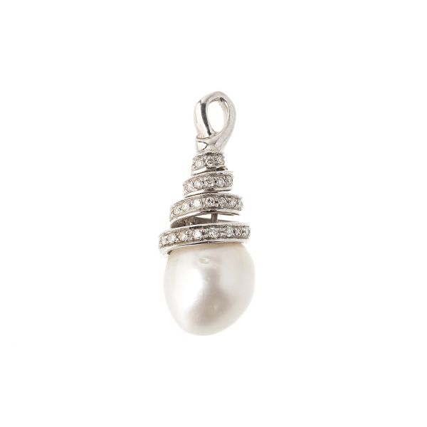



PENDENTE CON PERLA SOUTH SEA E DIAMANTI