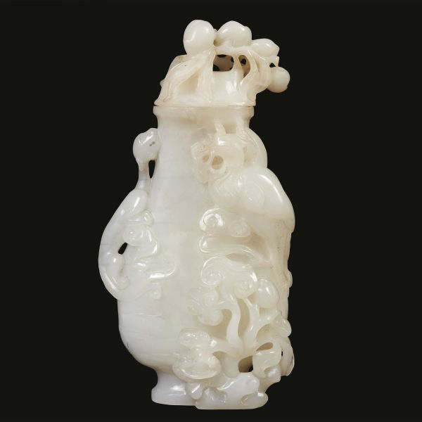 A JADE VASE, CHINA, QING DYNASTY, 18TH-19TH CENTURIES