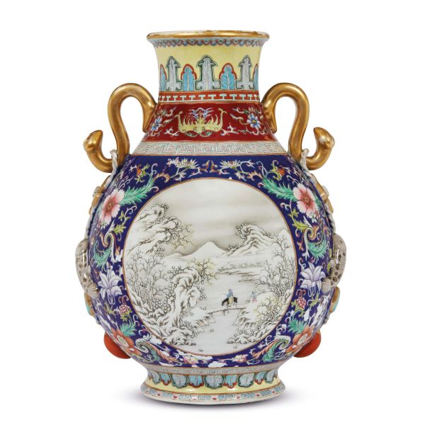 



VASE OF HU FORM, CHINA, REPUBLIC PERIOD, 20TH CENTURY