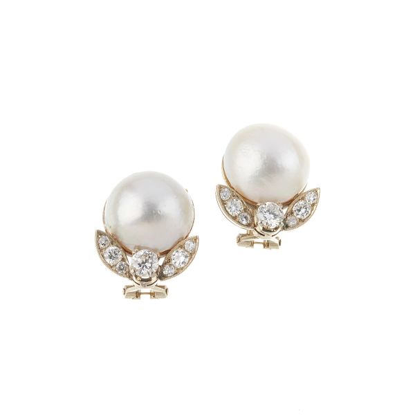 



MABE PEARL AND DIAMOND CLIP EARRINGS IN 18KT WHITE GOLD