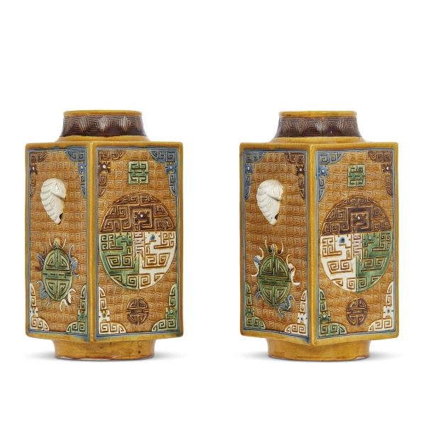 A PAIR OF VASES, CHINA, LATE QING DYNASTY, 19TH-20TH CENTURIES