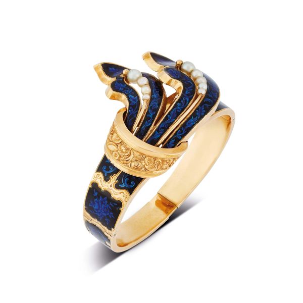 



PEARL AND ENAMEL BANGLE BRACELET IN 18KT YELLOW GOLD