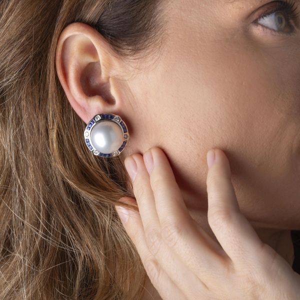 PAIO DI ORECCHINI CON PERLE SOUTH SEA ZAFFIRI E DIAMANTI