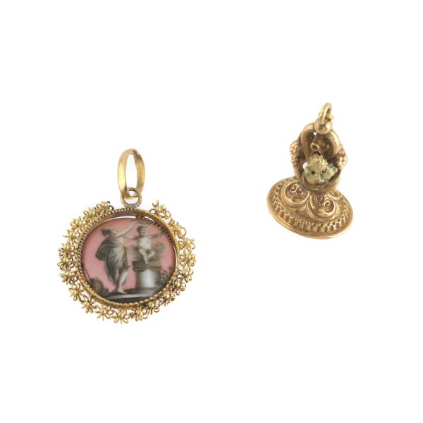 LOT COMPOSED OF TWO CHARMS IN 18KT YELLOW GOLD