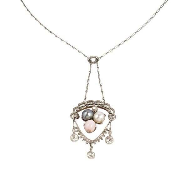 



NECKLACE WITH DIAMONDS AND PEARLS IN 18KT WHITE GOLD