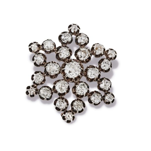 



DIAMOND FLORAL BROOCH IN SILVER AND 14KT ROSE GOLD
