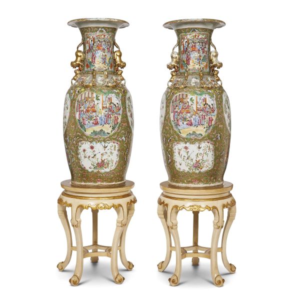 A PAIR OF LARGE VASES, CHINA, QING DYNASTY, GUANGXU PERIOD (1875-1908)