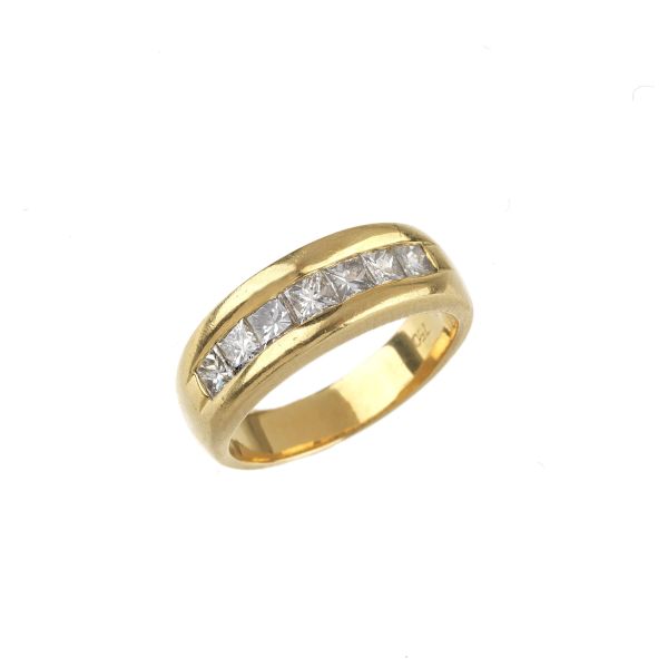 DIAMOND RING IN 18KT YELLOW GOLD