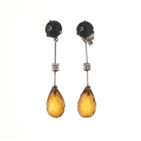 



LONG DROP EARRINGS IN 18KT WHITE GOLD