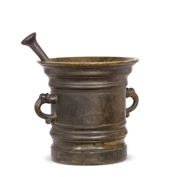 A LARGE CENTRAL ITALY MORTAR WITH PESTLE, 17TH CENTURY