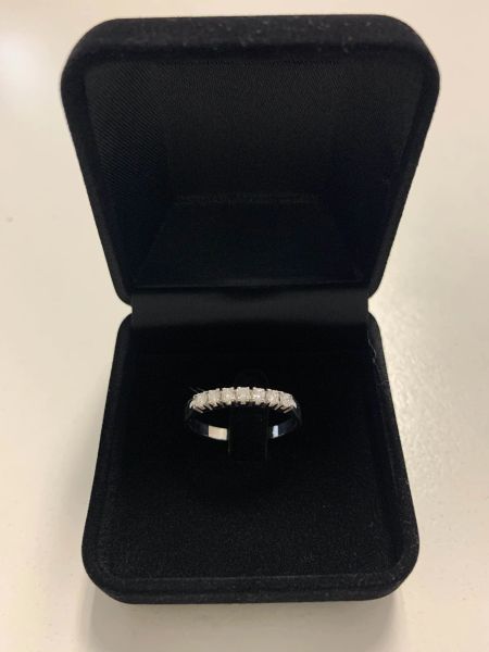 



Famiglia Ron Yekutiel - Anello in Oro Bianco con Diamanti